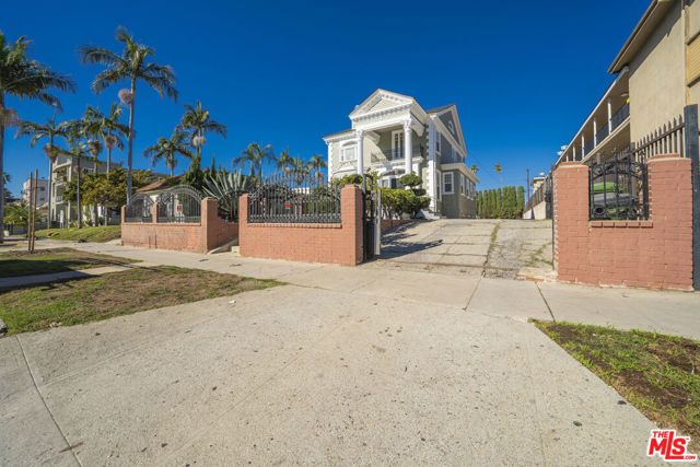 1159 S Norton Avenue, Los Angeles, CA 90019
