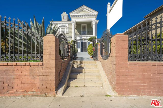 1159 S Norton Avenue, Los Angeles, CA 90019