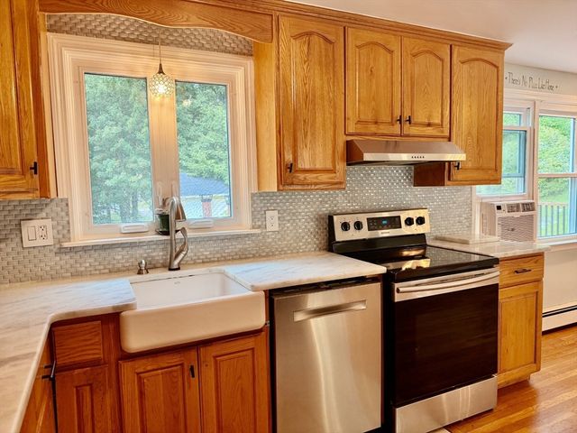 57 Laurel Ln, Bellingham, MA 02019