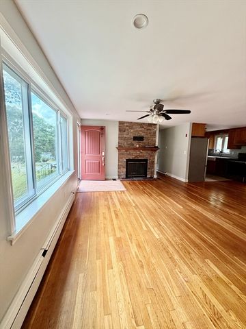 57 Laurel Ln, Bellingham, MA 02019