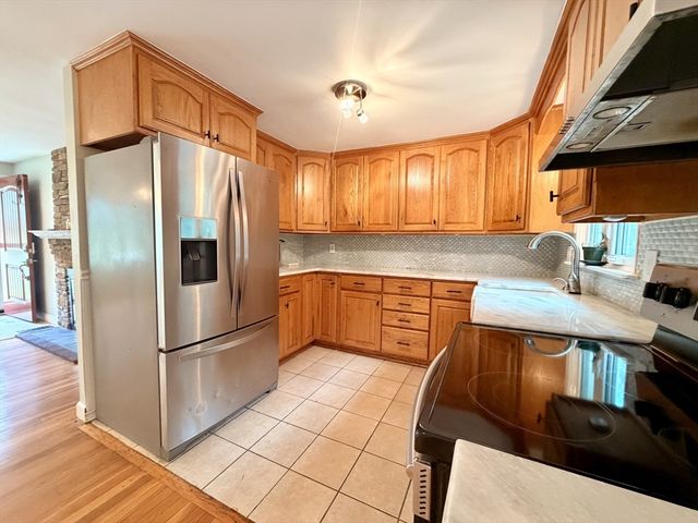 57 Laurel Ln, Bellingham, MA 02019