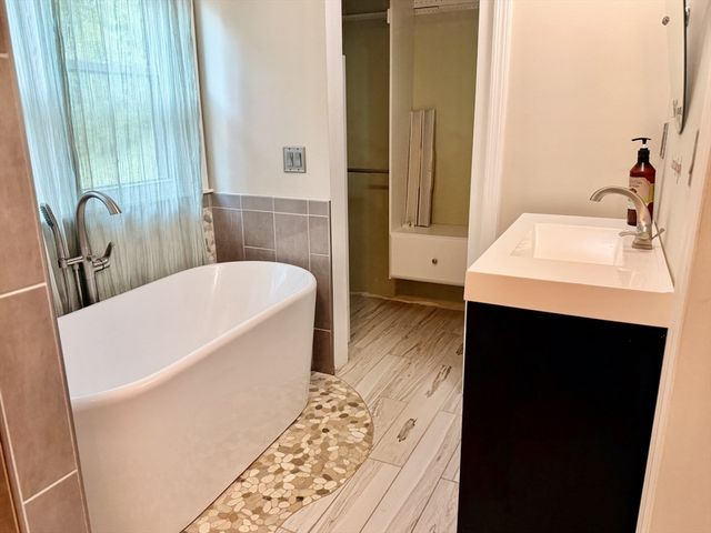 57 Laurel Ln, Bellingham, MA 02019