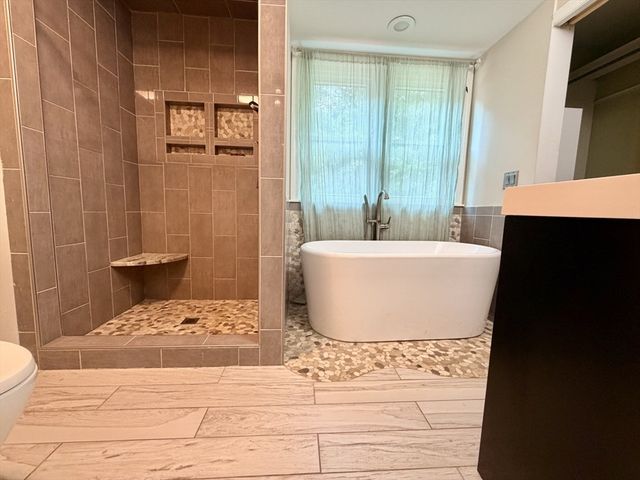 57 Laurel Ln, Bellingham, MA 02019