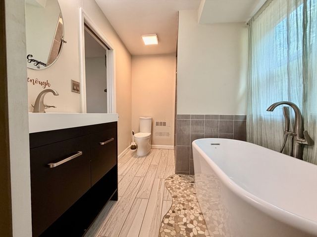 57 Laurel Ln, Bellingham, MA 02019