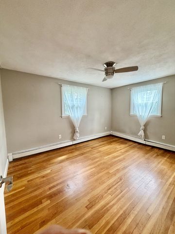 57 Laurel Ln, Bellingham, MA 02019