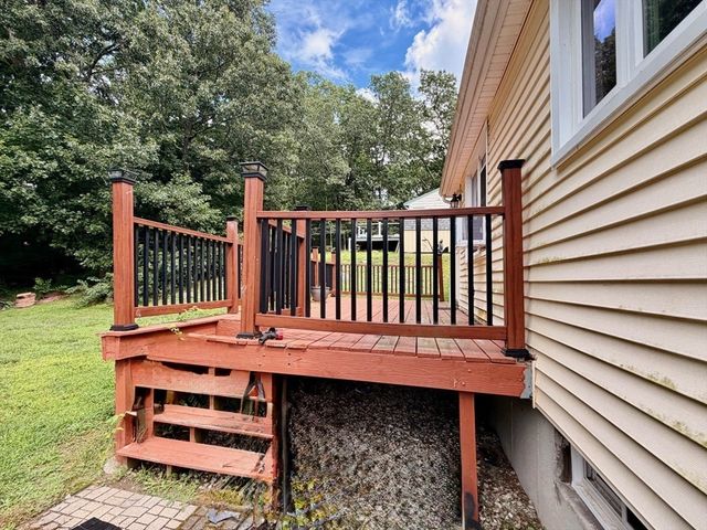 57 Laurel Ln, Bellingham, MA 02019