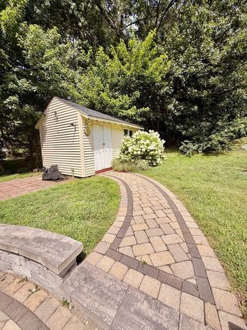 57 Laurel Ln, Bellingham, MA 02019