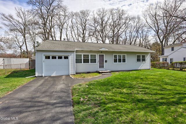 19 Stirrup Drive, Colonie, NY 12205