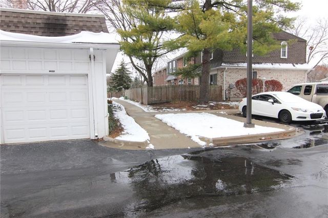 10003 W 95th Street, Overland Park, KS 66212