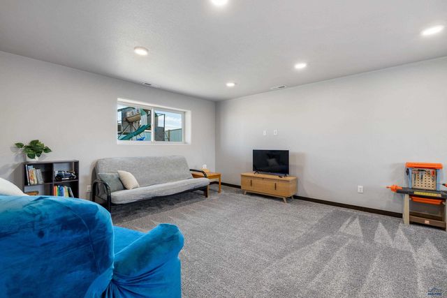 582 ANTIETAM DR, Box Elder, SD 57719