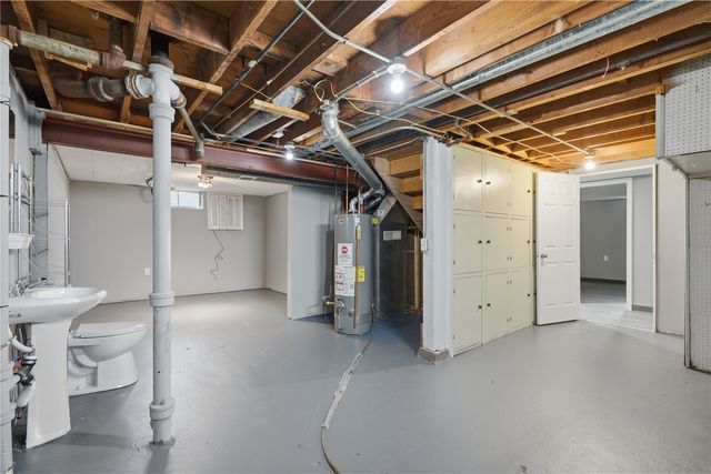 642 Old Marion Road NE, Cedar Rapids, IA 52402