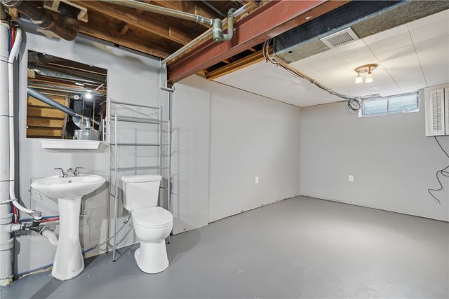 642 Old Marion Road NE, Cedar Rapids, IA 52402