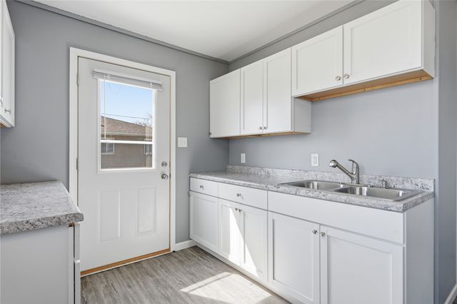 642 Old Marion Road NE, Cedar Rapids, IA 52402