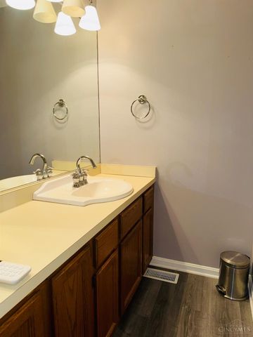 1047 Golfview Road, Middletown, OH 45042