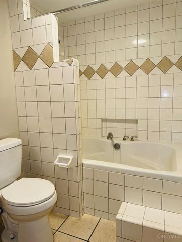 1047 Golfview Road, Middletown, OH 45042