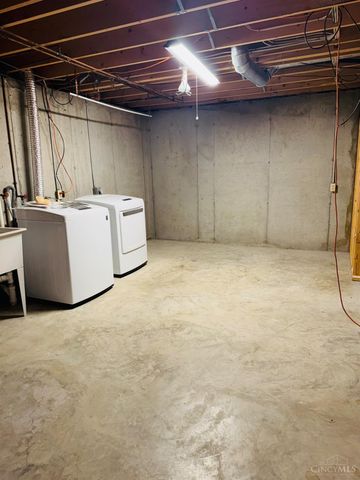 1047 Golfview Road, Middletown, OH 45042