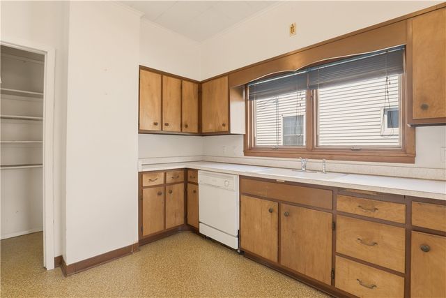 1221 Vine St, Connellsville, PA 15425