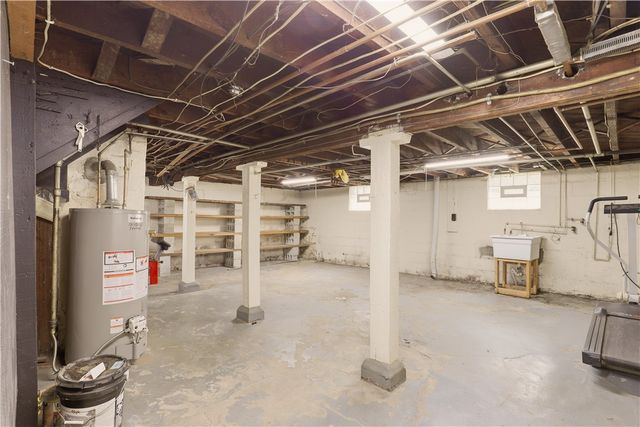 1221 Vine St, Connellsville, PA 15425