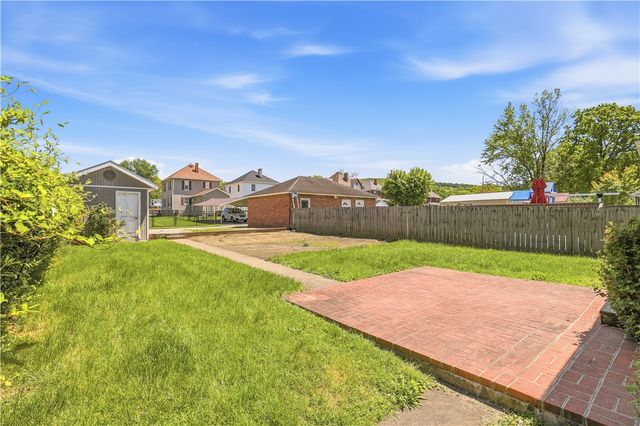 1221 Vine St, Connellsville, PA 15425