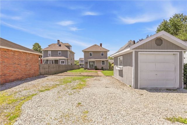 1221 Vine St, Connellsville, PA 15425