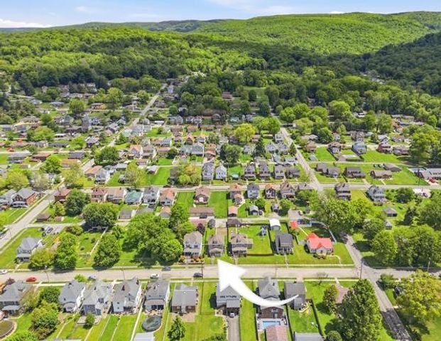 1221 Vine St, Connellsville, PA 15425