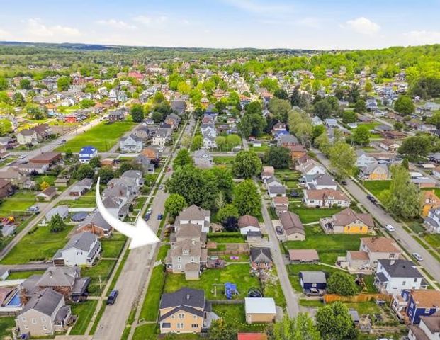 1221 Vine St, Connellsville, PA 15425