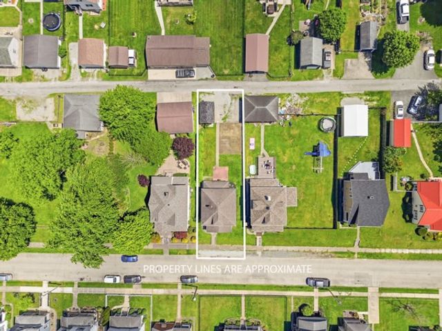 1221 Vine St, Connellsville, PA 15425