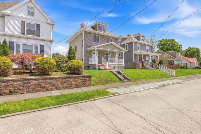 1221 Vine St, Connellsville, PA 15425