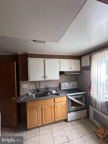 2019 DELMAR DR, Folcroft, PA 19032