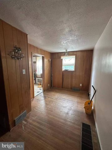 2019 DELMAR DR, Folcroft, PA 19032