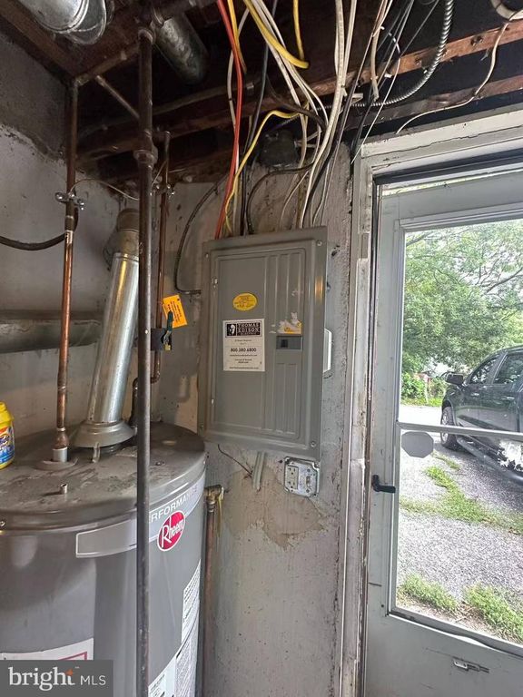 2019 DELMAR DR, Folcroft, PA 19032