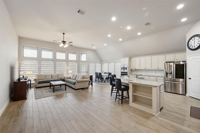 1934 Bayleaf Manor Drive, Manvel, TX 77578