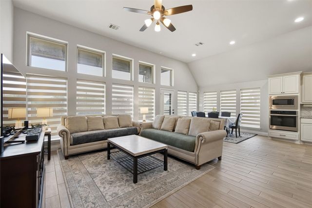 1934 Bayleaf Manor Drive, Manvel, TX 77578