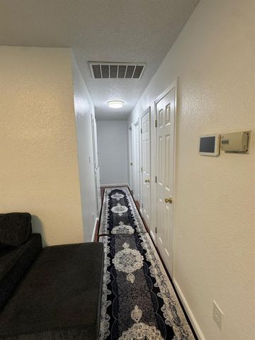 6824 Lumry St, North Highlands, CA 95660