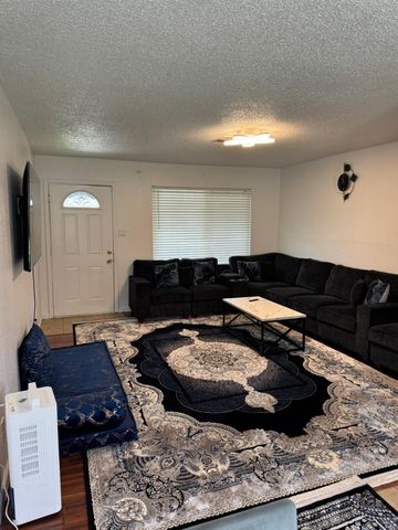 6824 Lumry St, North Highlands, CA 95660
