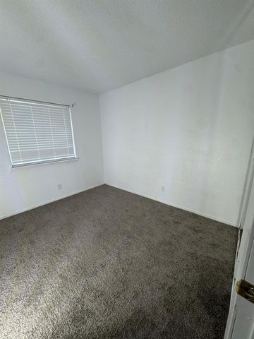 6824 Lumry St, North Highlands, CA 95660