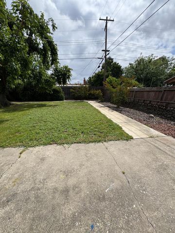 6824 Lumry St, North Highlands, CA 95660