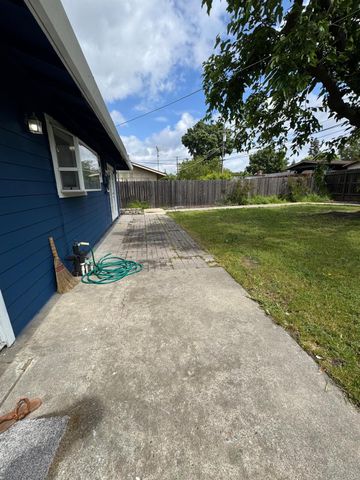 6824 Lumry St, North Highlands, CA 95660