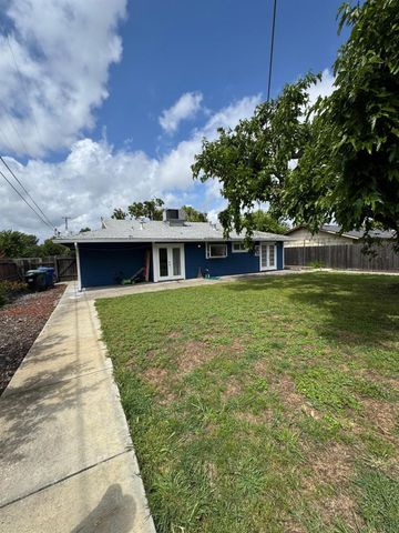 6824 Lumry St, North Highlands, CA 95660