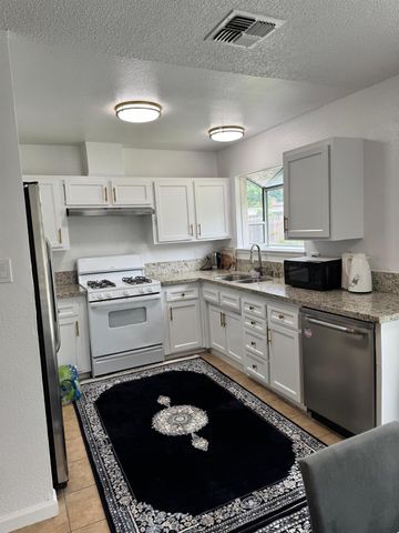 6824 Lumry St, North Highlands, CA 95660