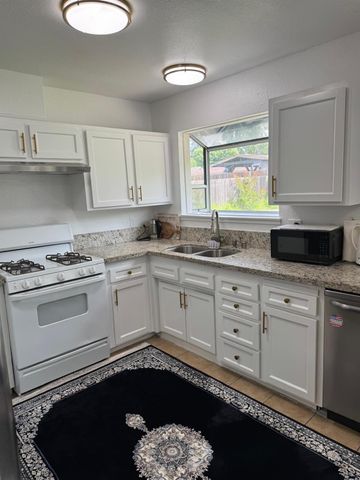 6824 Lumry St, North Highlands, CA 95660