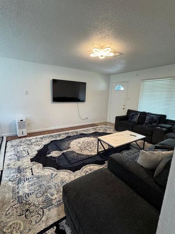 6824 Lumry St, North Highlands, CA 95660