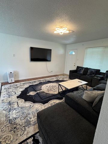 6824 Lumry St, North Highlands, CA 95660