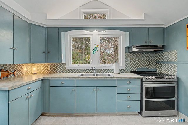70 Browns Lane, Old Lyme, CT 06371