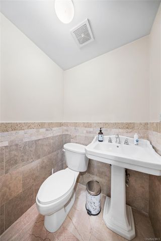 66-19 Commonwealth Boulevard, Little Neck, NY 11362