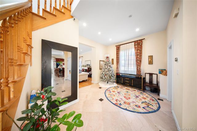 66-19 Commonwealth Boulevard, Little Neck, NY 11362