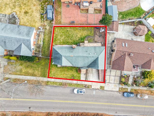 66-19 Commonwealth Boulevard, Little Neck, NY 11362