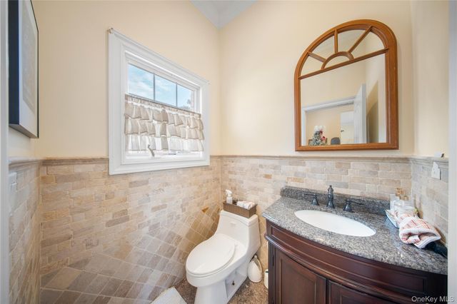 66-19 Commonwealth Boulevard, Little Neck, NY 11362