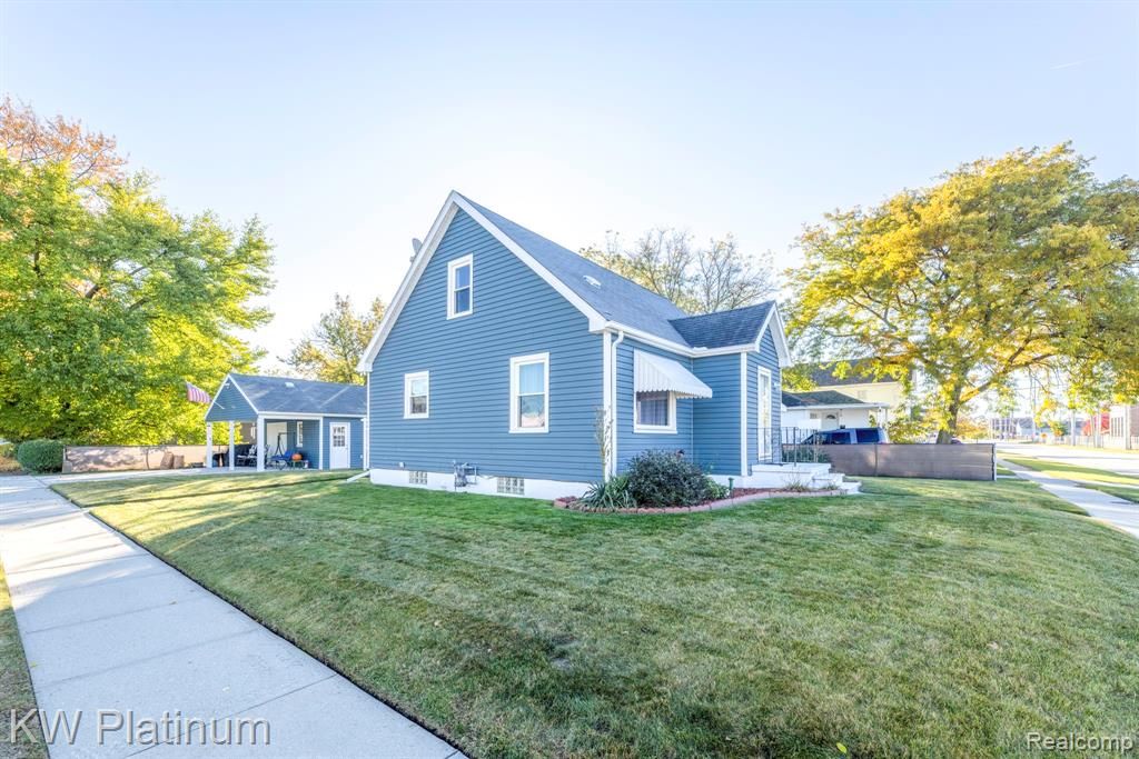 1534 12th Avenue, Port Huron, MI 48060