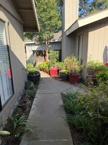4619 N Emerson Avenue, Fresno, CA 93722